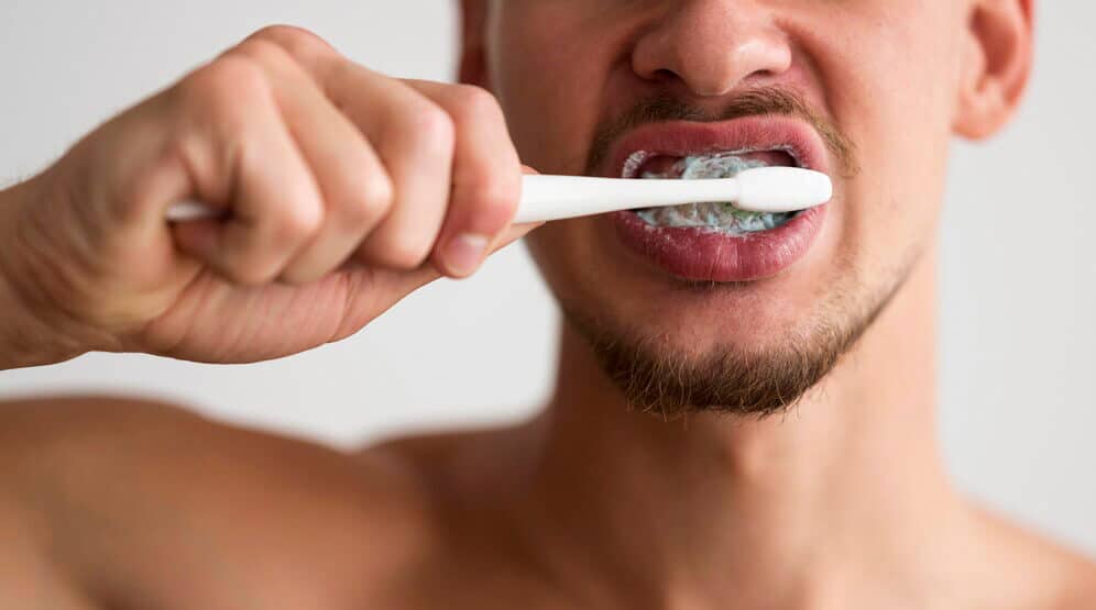 encías retraídas prevención e higiene bucal